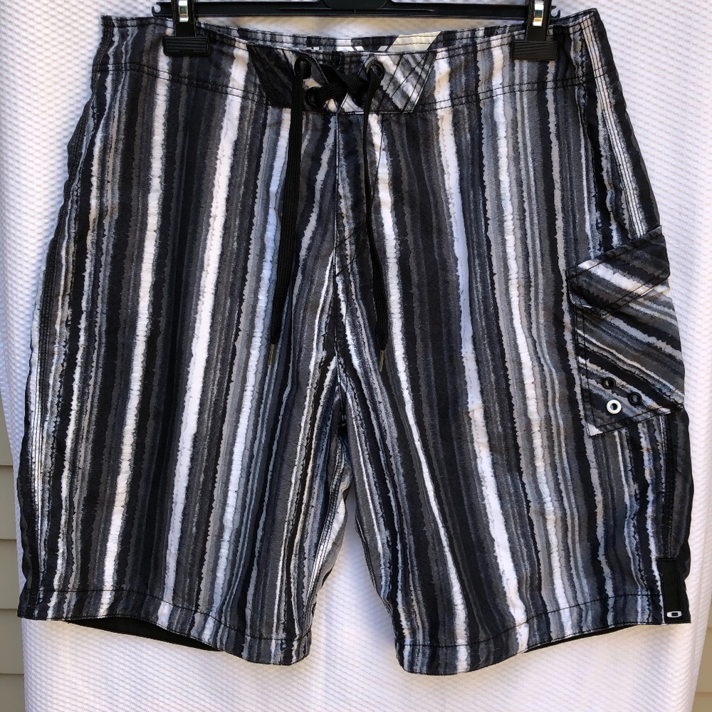 Oakley Board Shorts / Swimsuit Mens Size 36